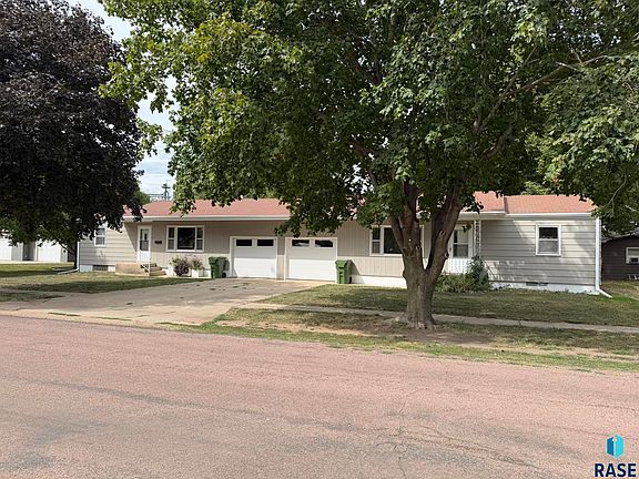 2nd image of 210 E 3rd St
