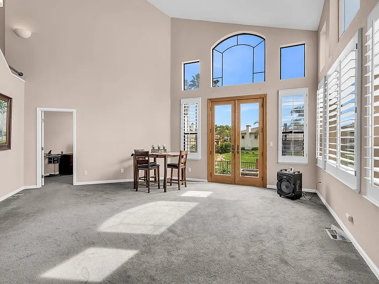 5640 Edgeview Dr — Photo 9