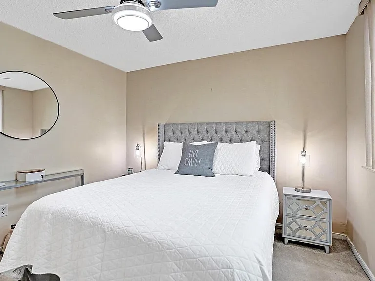 107 Half Moon Cir #H1 — Photo 38