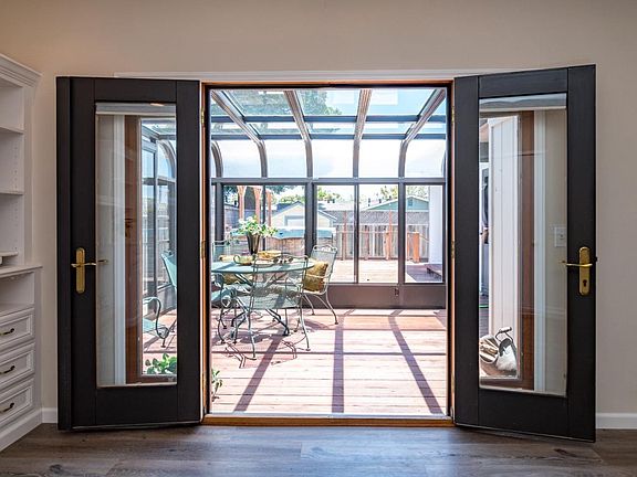 4th image of 4154 Gladys Ave