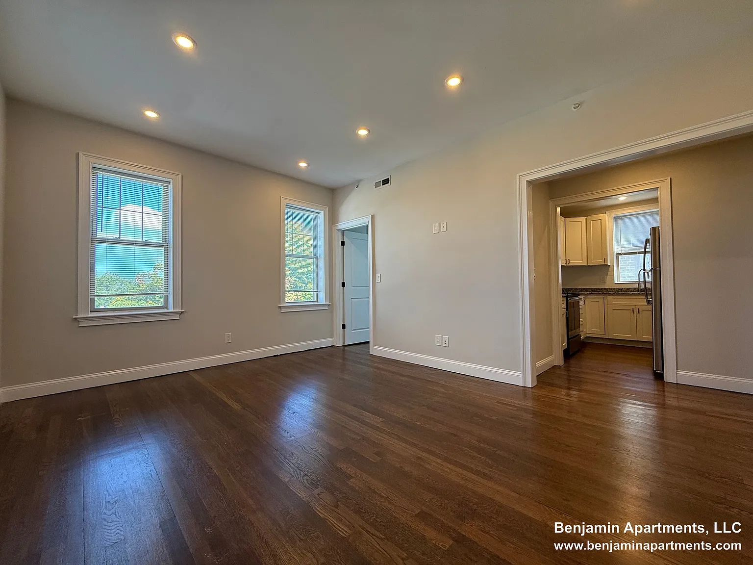 2 bed, 950 sqft, $3,595 — Photo 3