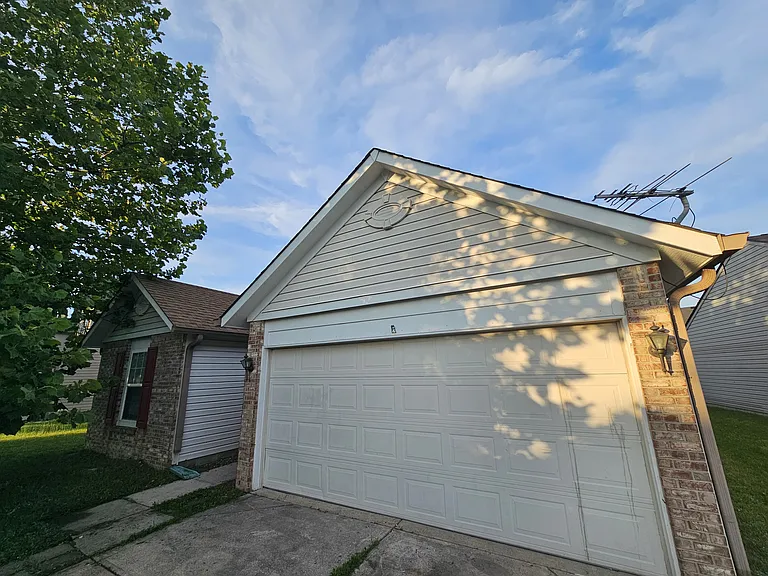 2319 Layton Park Dr — Photo 1
