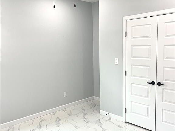 4th image of 1025 N Woodson Ave #3