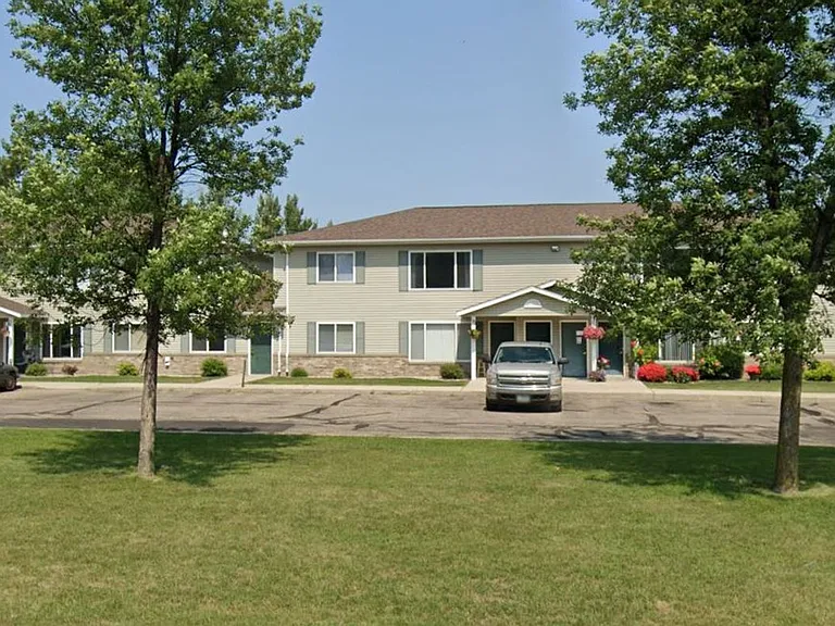 Dakota's Edge Townhomes — Photo 1