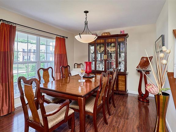 4th image of 2 Pineview Valley Ct