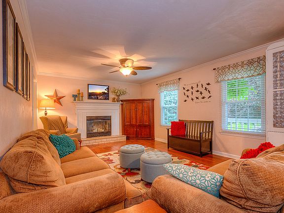3rd image of 973 Barrens Village Ln