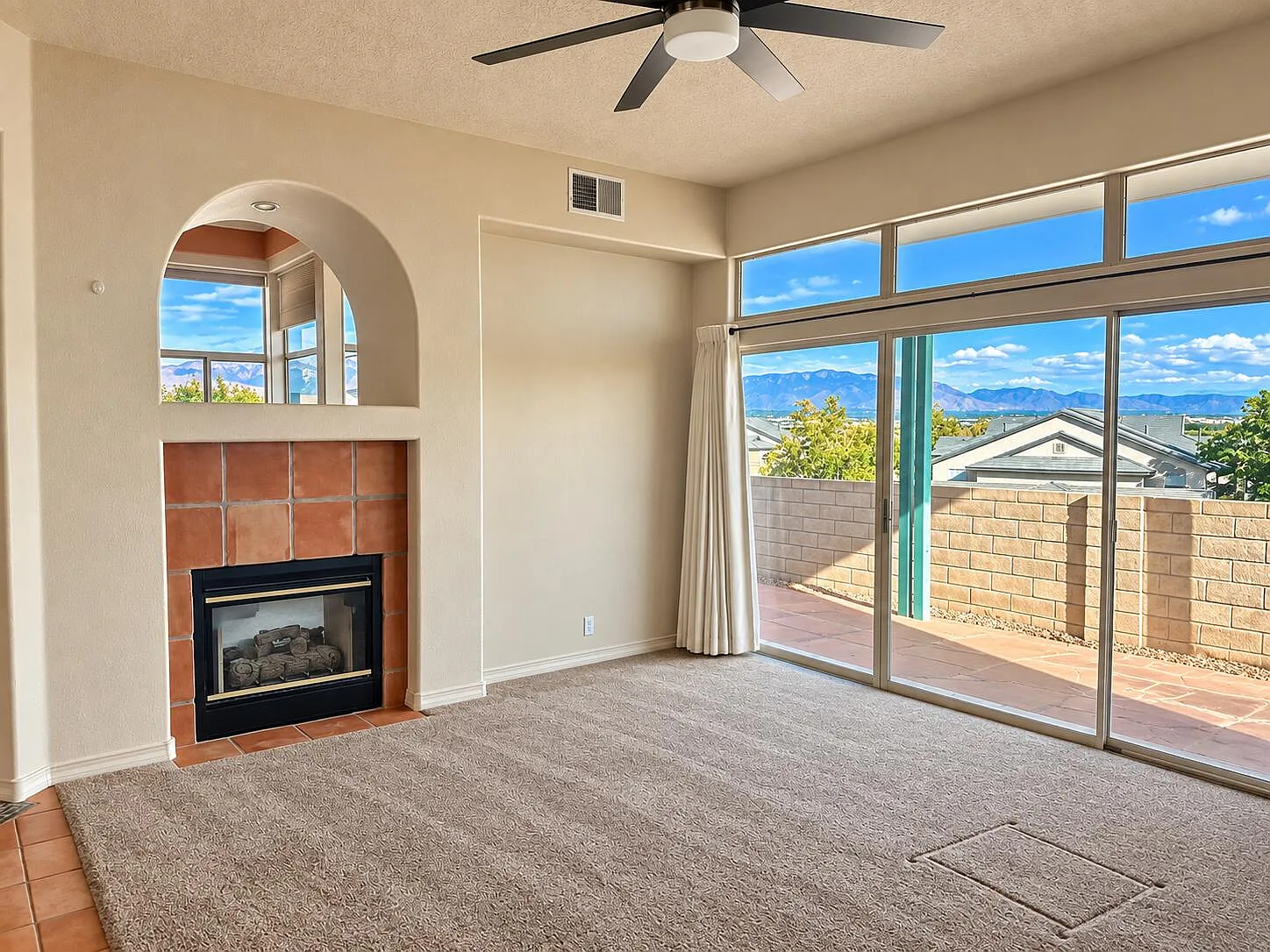 3 bed, 2.0 bath, 2010 sqft, $2,800 — Photo 3