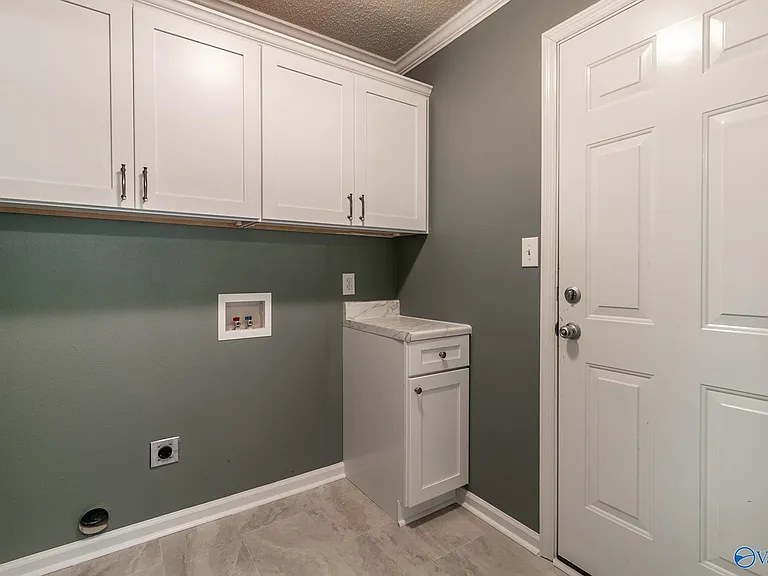 124 Wittington Ln — Photo 19