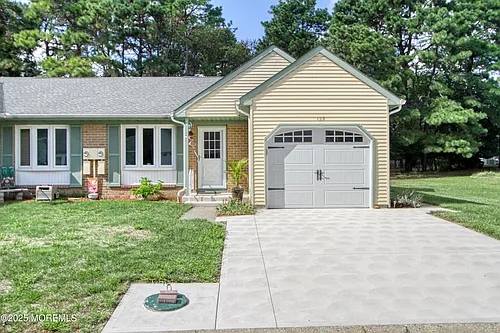 12 Birchwood Dr #B Photo 1