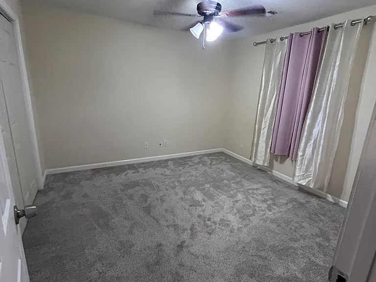 325 London Ln — Photo 19