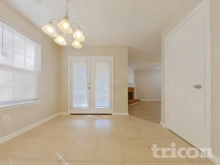 1047 Winterglen Way — Photo 7