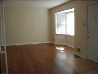 4th image of 10107 White Ave
