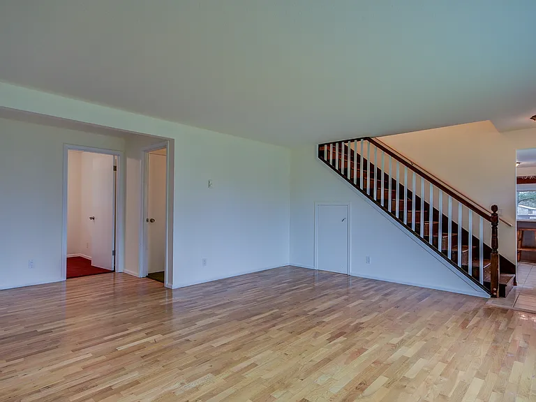 90 Vine St — Photo 9