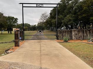 8421 Lakeview Dr, Cleburne, TX 76033