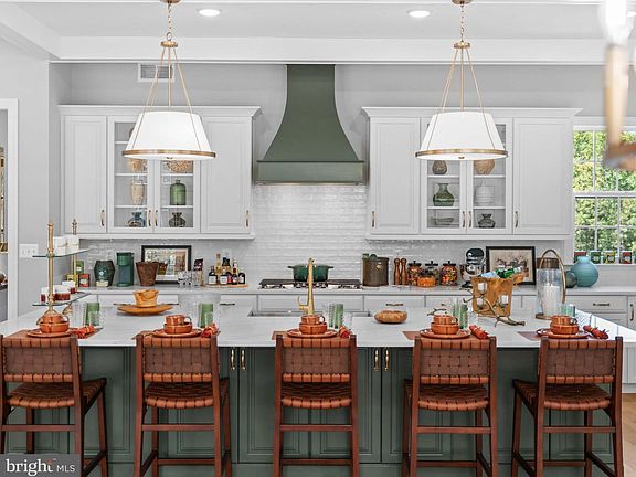 5th image of Red Oak Rd