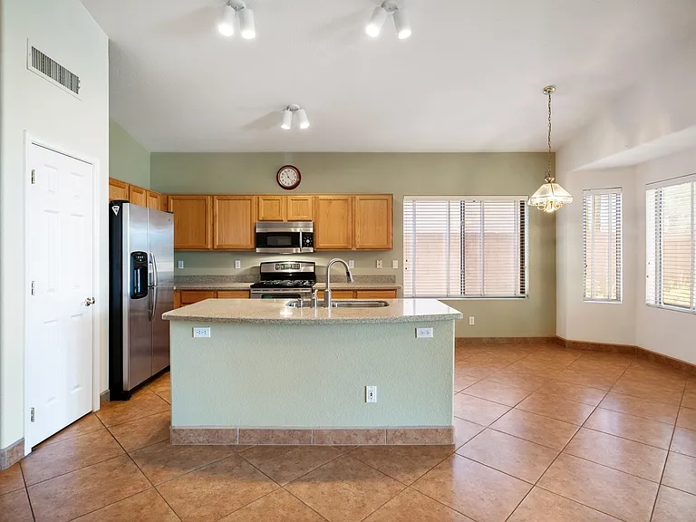 680 S Lucinda Dr — Photo 6