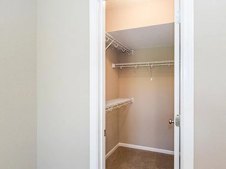 Parkway Oaks Townhomes and Duplexes — Photo 28