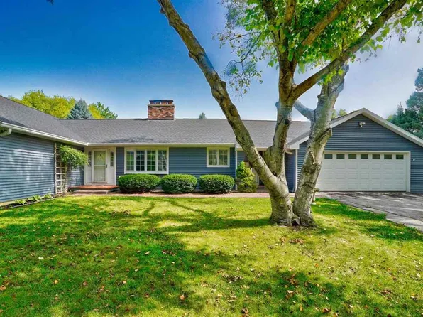 2300 Cae Dr, Iowa City, IA 52246