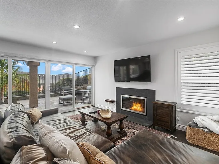 32 San Mateo — Photo 10