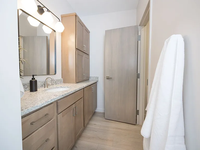 301 W Short St — Photo 12