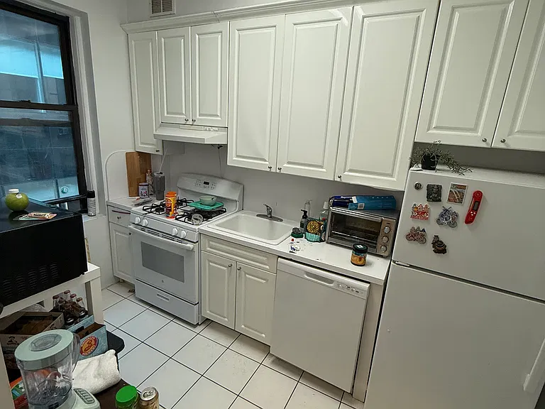 105 W 55th St #9F — Photo 8