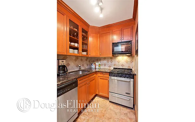 Sold by Douglas Elliman | media 6