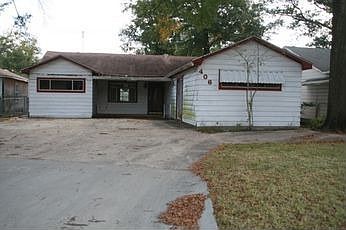 1st image of 4060 E Lynwood Dr