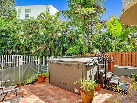 4th image of 409 SW 5th St #1