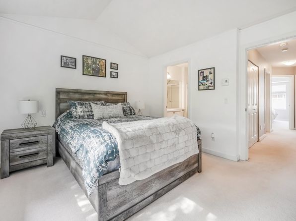 3 bedroom rental in Surrey — photo 18