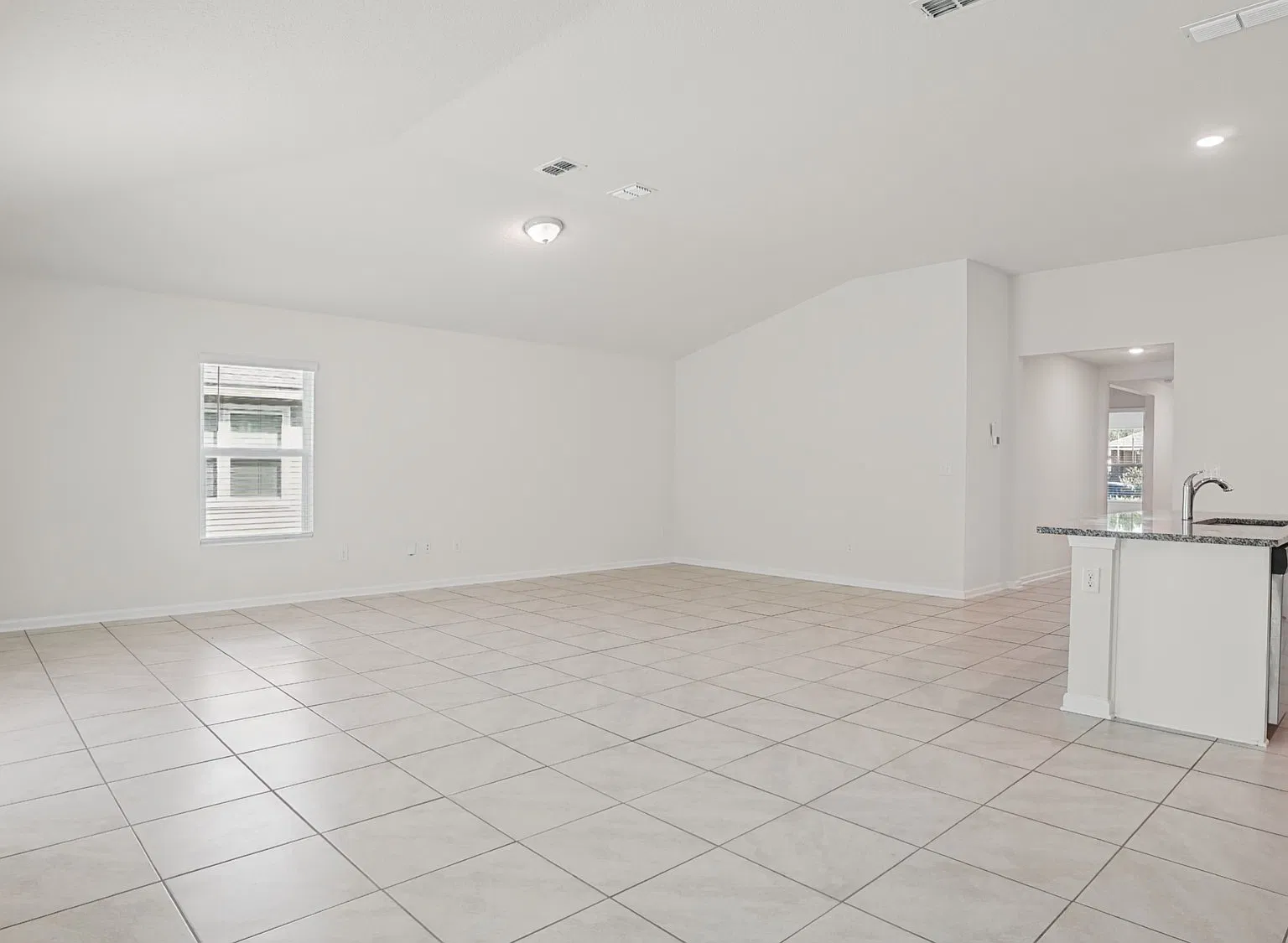 3 bed, 1714 sqft, $2,100 — Photo 1