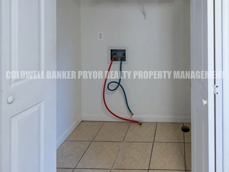 1240 N Concord Rd — Photo 13