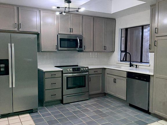 3rd image of 327 E HUNTINGTON Drive