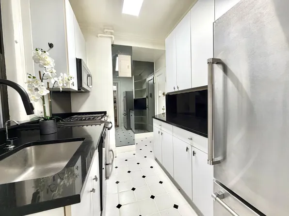 140 West 58th Street image 6 of 10