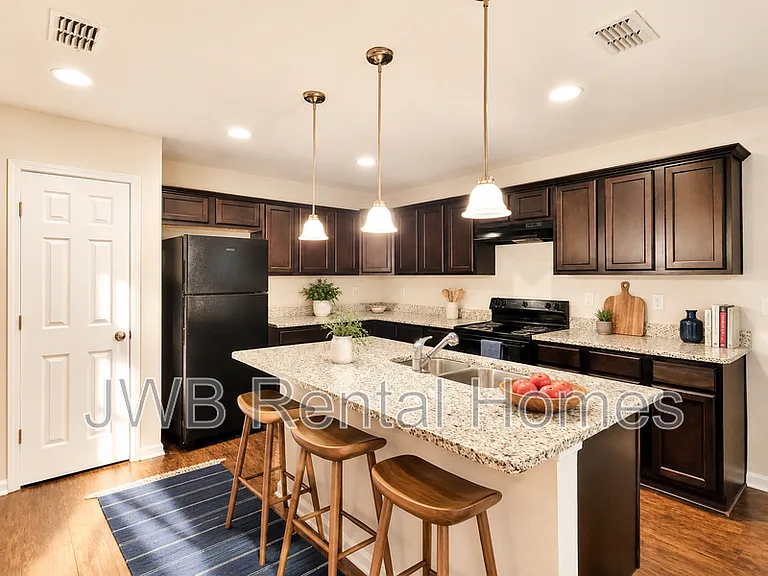 2048 Sheridan St — Photo 3