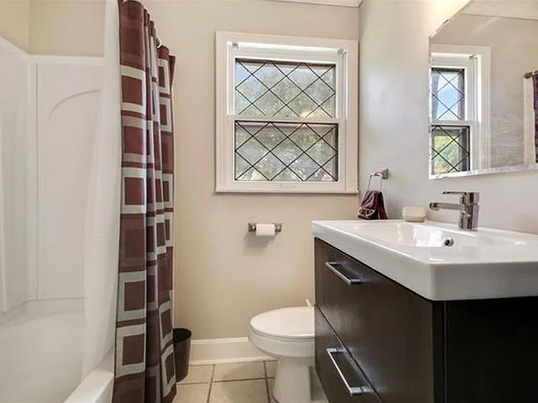 8416 State Line Rd — Photo 14