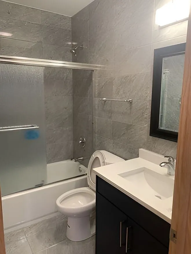 3 bed, $985 — Photo 2