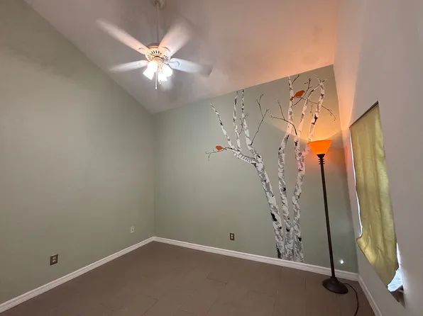 7200 SW 8th Ave #B9, Gainesville, FL 32607