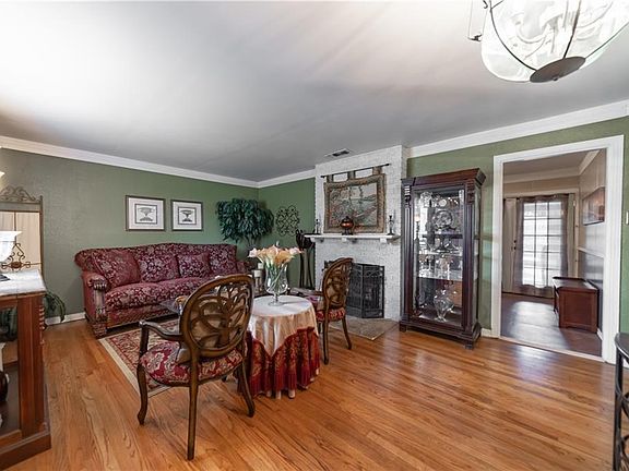 3rd image of 3113 Glen Garden Dr N