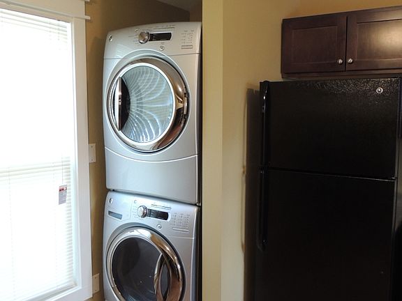 4th image of 749 Fulton St E APT 2
