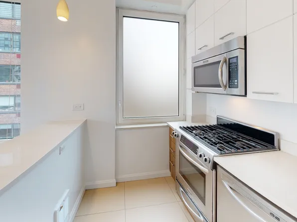 775 Columbus Avenue image 1 of 9