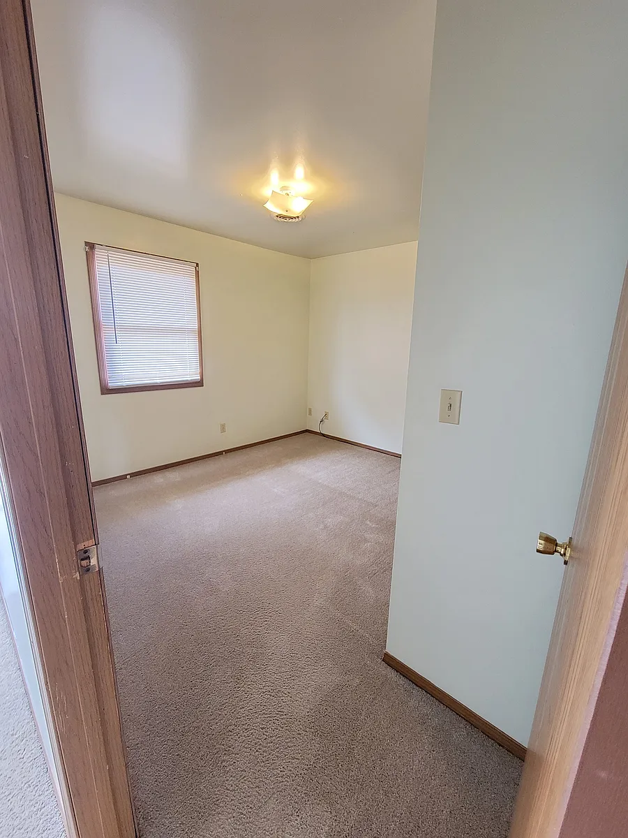 Building Photo - 404 W Mill St #7
