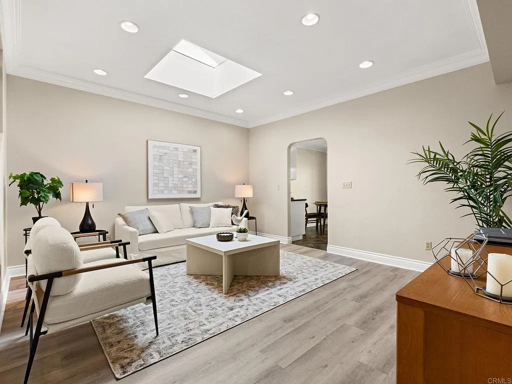 4 bed, 2.5 bath, 2162 sqft, $5,200 — Photo 4
