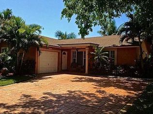 8640 NW 4th St, Pembroke Pines, FL 33024
