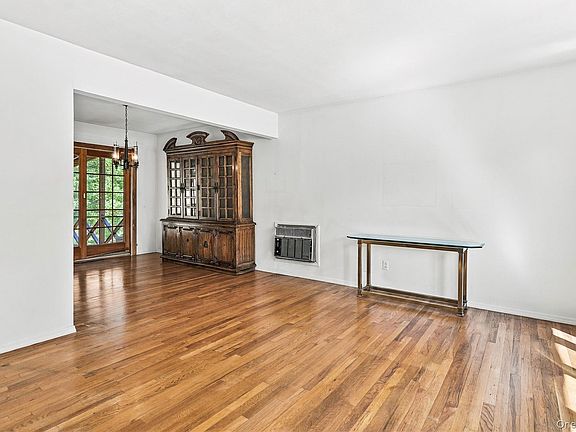 5th image of 218 Gallagher Street