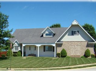 516 Creekside Dr, Troy, IL