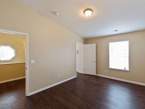 4th image of 4987 Oak Hill Dr