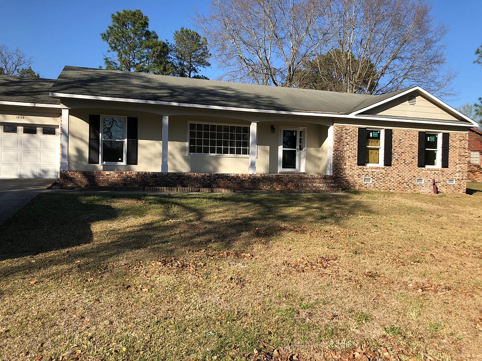 Front of House, spacious yard