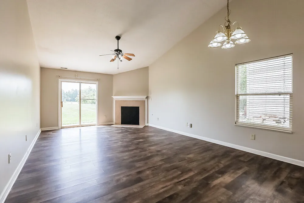 3 bed, 2.0 bath, 1196 sqft, $1,710 — Photo 4
