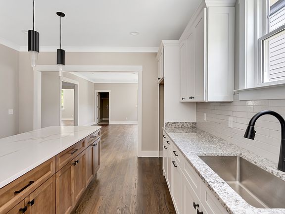 5th image of 1305 Thomas Ave