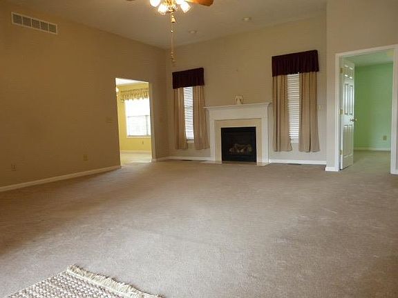 5th image of 916 Kennedy Ct